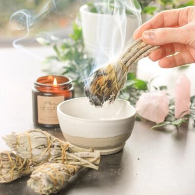 How to Burn Sage for Smudging and Remove Negative Energy